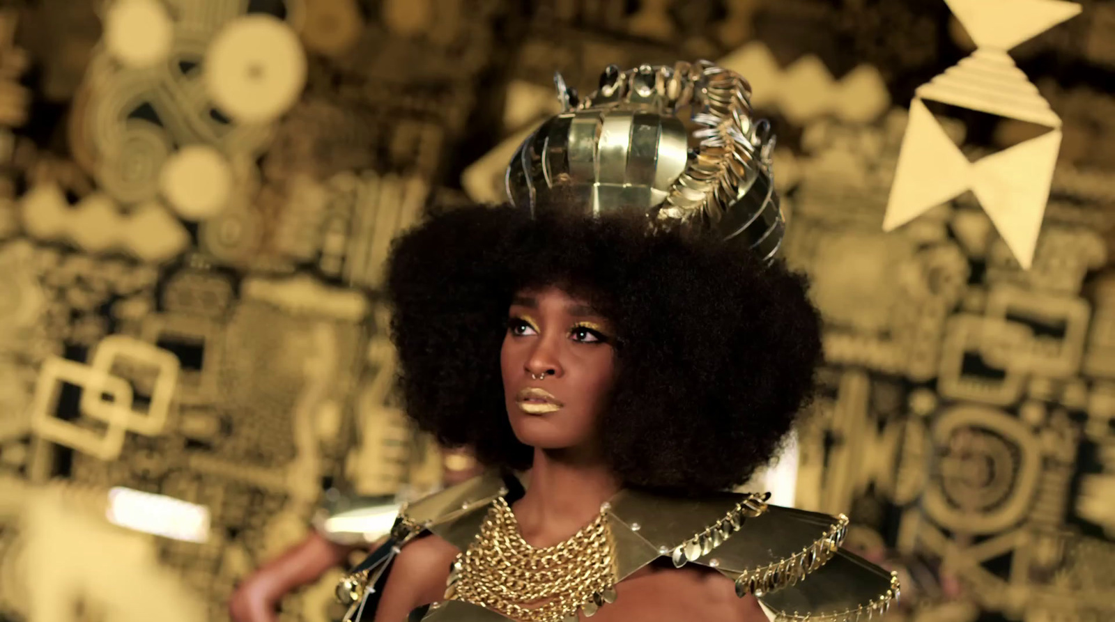 a woman with an afro and a crown on her head